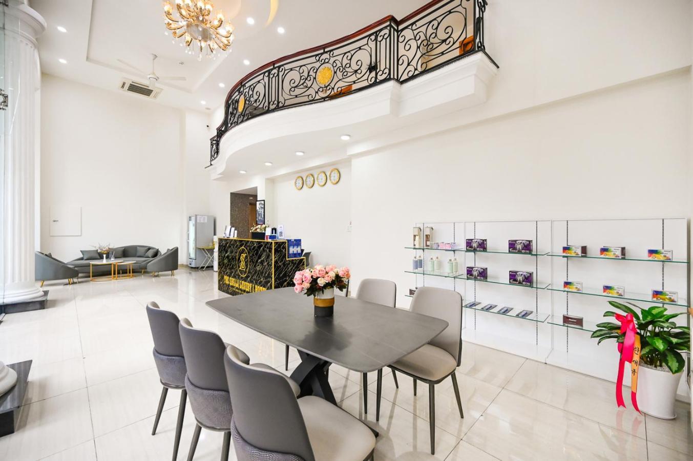 Khách sạn The Shilla Luxury I Phu My Hung 2*